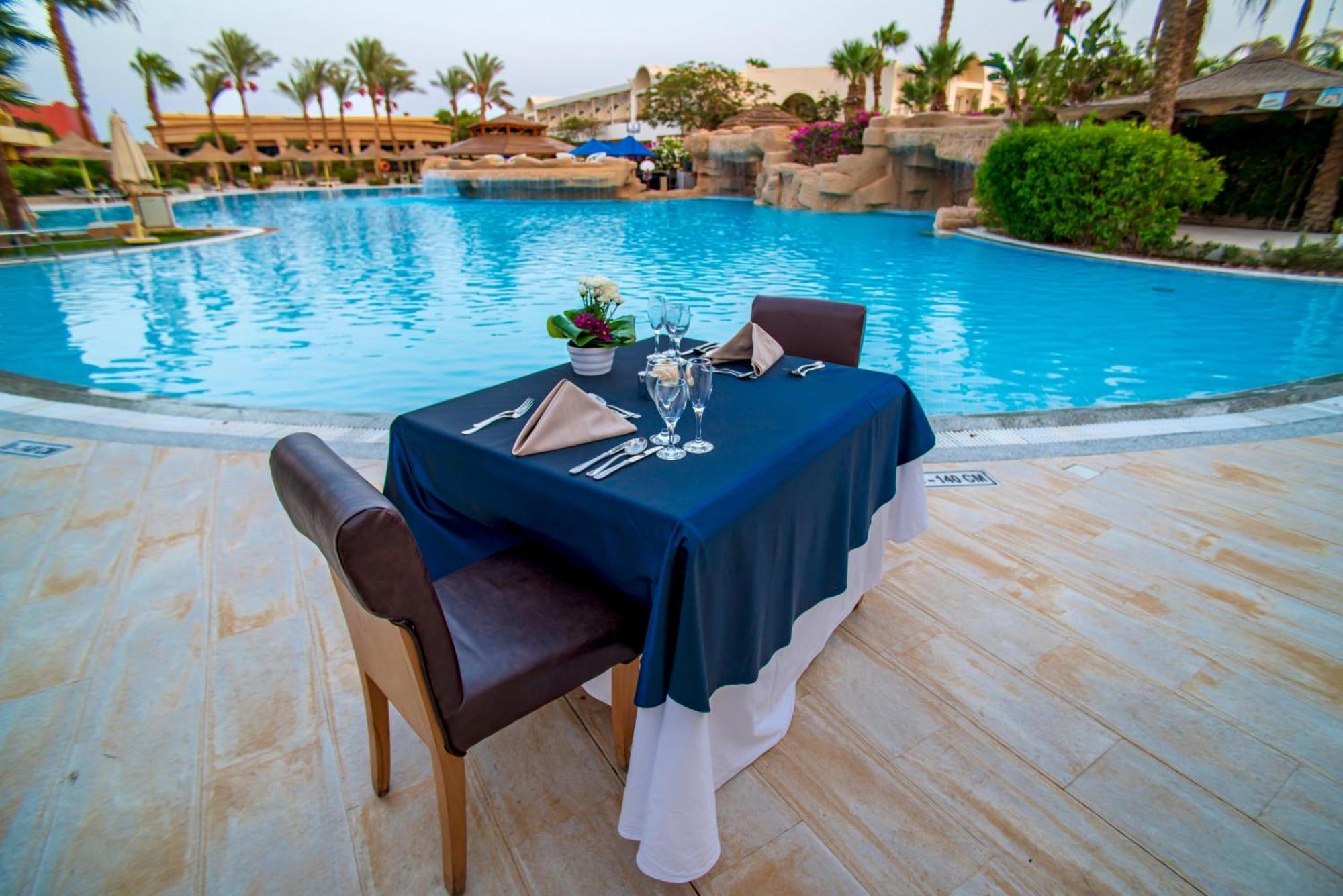 Sierra Sharm El Sheikh Hotell Eksteriør bilde The pool at the Hilton Sharm El Sheikh