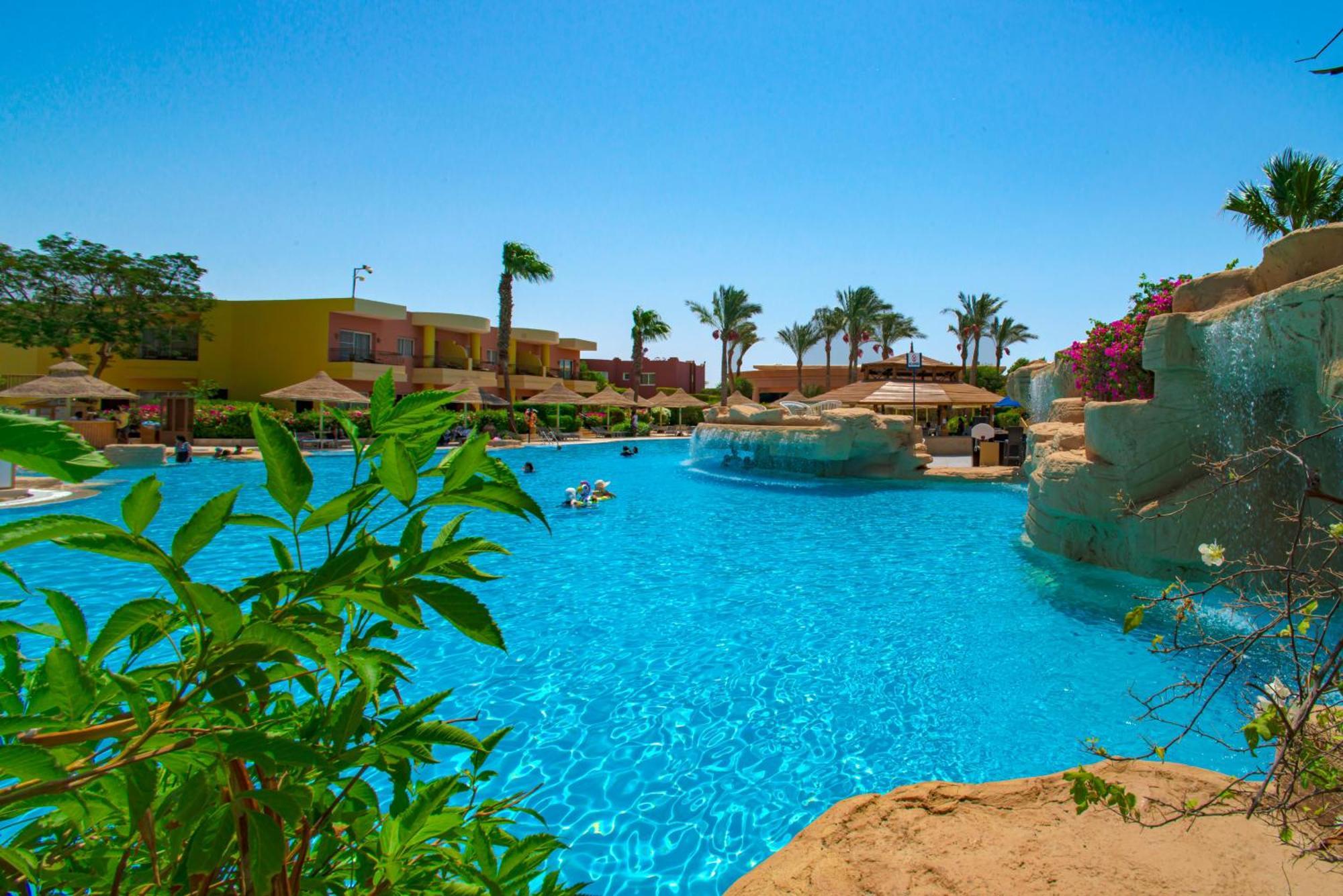 Sierra Sharm El Sheikh Hotell Eksteriør bilde A swimming pool at a resort in Egypt