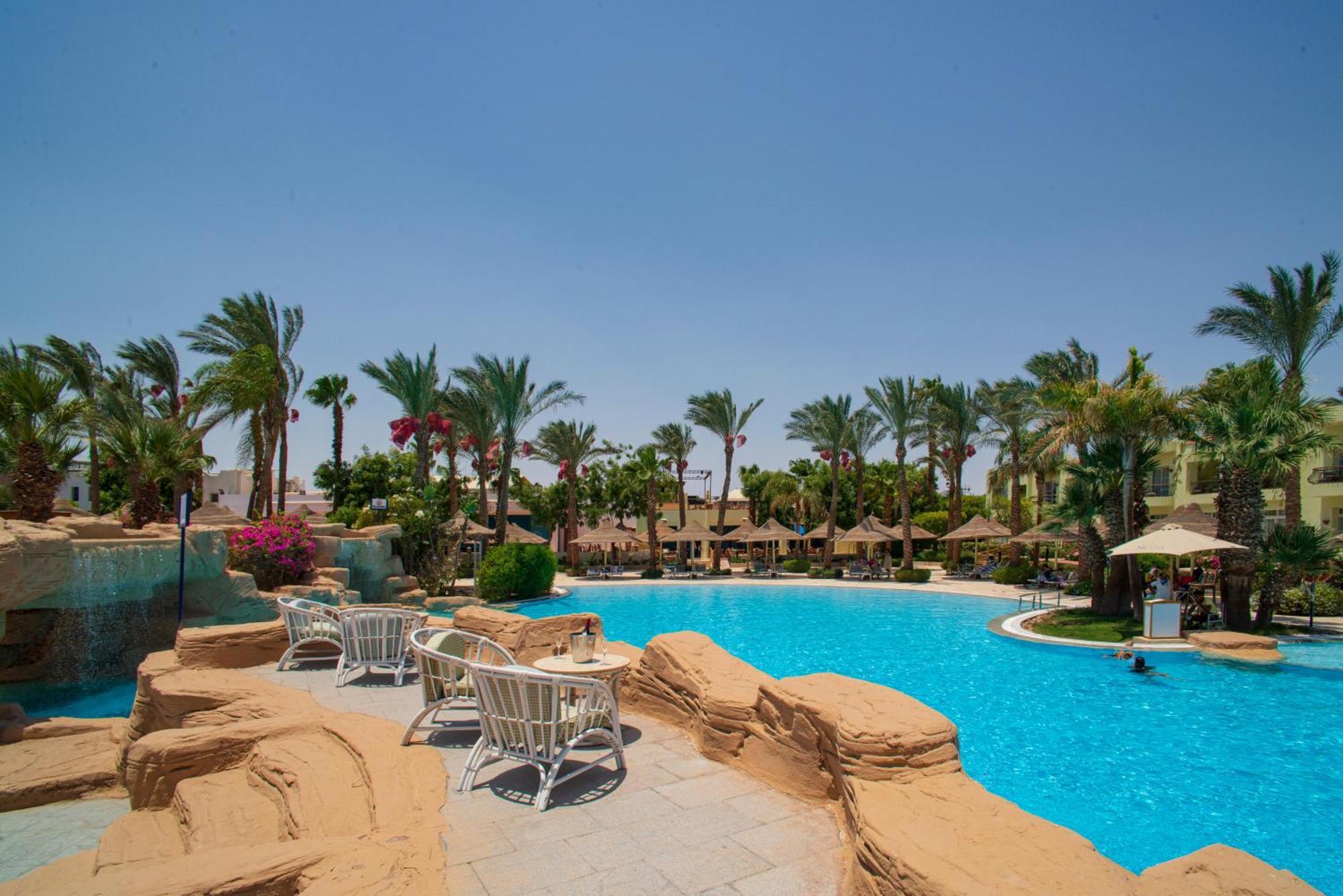 Sierra Sharm El Sheikh Hotell Eksteriør bilde The pool at the Hilton Taba