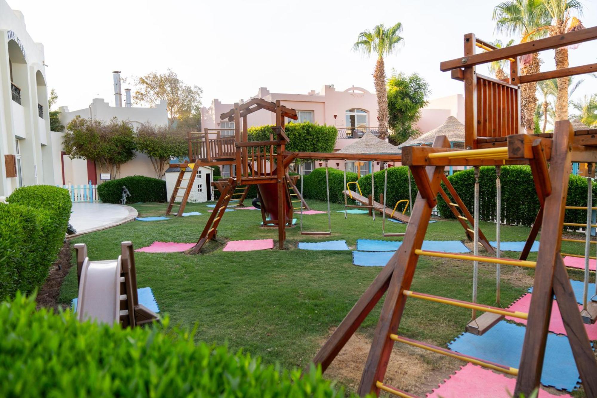 Sierra Sharm El Sheikh Hotell Eksteriør bilde Playground at the resort